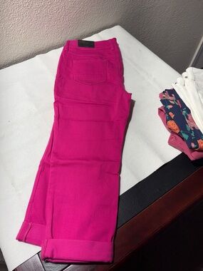 Chico's Bright Fuchsia Crop Pants